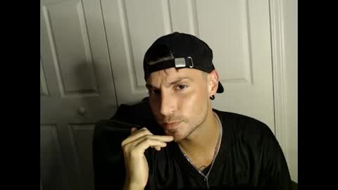 Snapshot of valtrois chatting on April 2026 05:08:01 AM Tristan online show from April 2026 05:08:01 AM