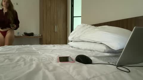 valure_lera online show from September 2025 12:01:02 AM