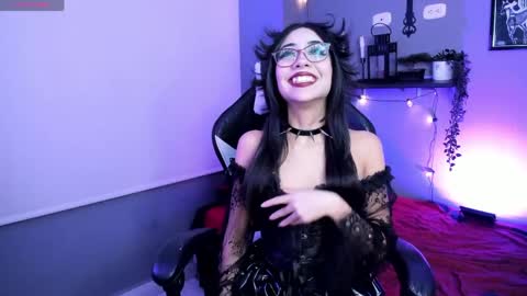 Snapshot of vampy_dolll chatting on April 2026 12:13:02 AM vampy_dolll online show from April 2026 12:13:02 AM