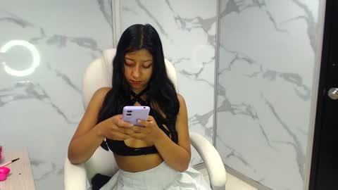 Snapshot of vanelin18 chatting on January 2025 11:50:01 PM Vane online show from January 2025 11:50:01 PM