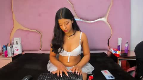 Snapshot of vanelin18 chatting on February 2025 04:37:02 AM Vane online show from February 2025 04:37:02 AM