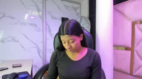 Snapshot of vanelin18 chatting on April 2026 02:47:02 PM Vane online show from April 2026 02:47:02 PM