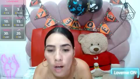 Snapshot of vanesa_19_ chatting on October 2025 05:04:02 PM VANESA online show from October 2025 05:04:02 PM
