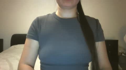 Snapshot of vanesajewel chatting on December 2024 08:27:02 PM VanesaJewel online show from December 2024 08:27:02 PM