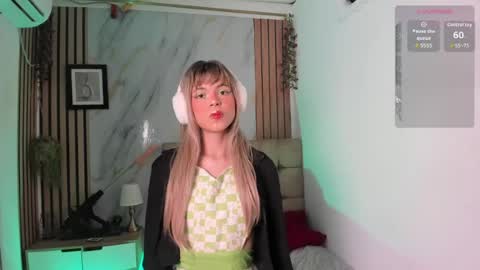 Snapshot of vanessa_jenner chatting on June 2026 09:14:02 PM vanessa_jenner online show from June 2026 09:14:02 PM
