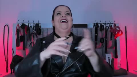 Vanessa online show from November 2025 12:05:01 PM