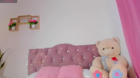 vanessa online show from November 2025 11:35:01 AM