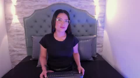 vanessamirren online show from October 2025 02:15:02 PM