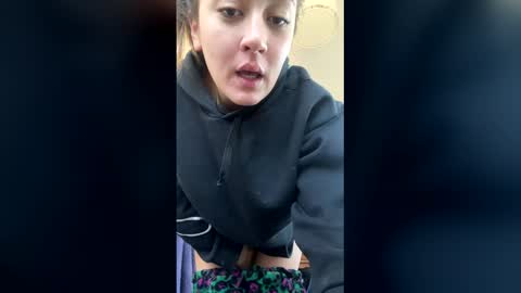 Snapshot of vanessareed_ chatting on May 2026 11:38:02 AM vanessareed_ online show from May 2026 11:38:02 AM