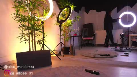 Vanessa Simon online show from March 2025 06:58:01 AM