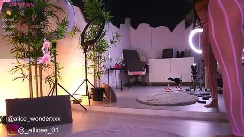 Vanessa Simon online show from March 2025 06:19:02 AM