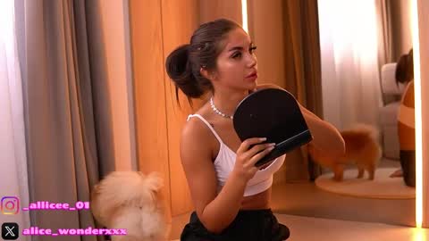 Vanessa Simon online show from April 2026 05:22:01 AM