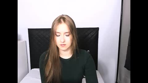 Snapshot of vanessatrue chatting on March 2026 04:18:02 PM VanessaTrue online show from March 2026 04:18:02 PM