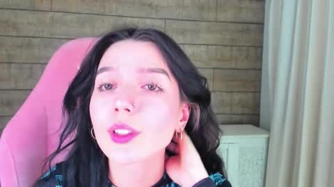 Snapshot of vanessavienne chatting on March 2026 04:55:01 PM VanessaVienne online show from March 2026 04:55:01 PM