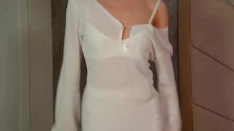 Snapshot of vanessavienne chatting on March 2026 04:43:01 PM VanessaVienne online show from March 2026 04:43:01 PM