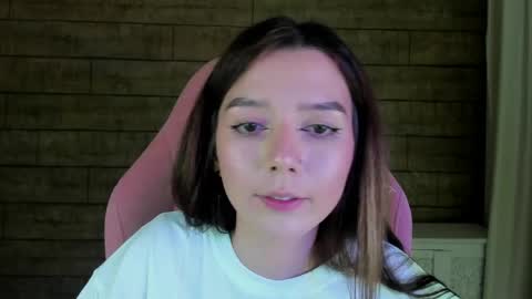 Snapshot of vanessavienne chatting on April 2026 04:33:02 PM VanessaVienne online show from April 2026 04:33:02 PM