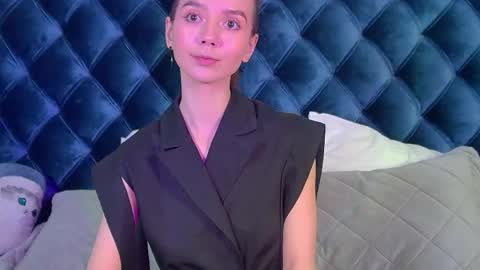 Snapshot of vanessavienne chatting on April 2026 04:11:02 PM VanessaVienne online show from April 2026 04:11:02 PM