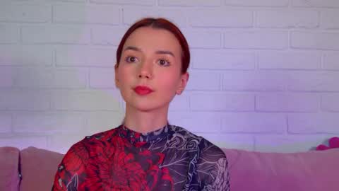 Snapshot of vanessavienne chatting on June 2026 04:04:01 AM VanessaVienne online show from June 2026 04:04:01 AM