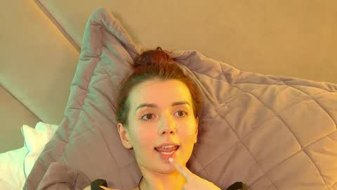 Snapshot of vanessavienne chatting on June 2026 01:39:01 AM VanessaVienne online show from June 2026 01:39:01 AM