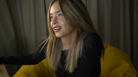 Snapshot of vanesse_ chatting on March 2026 05:23:01 AM Irina online show from March 2026 05:23:01 AM