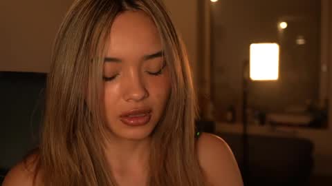 Snapshot of vanesse_ chatting on April 2026 08:09:01 PM Irina online show from April 2026 08:09:01 PM