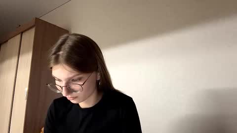 Snapshot of vanfinster chatting on November 2025 05:14:02 PM Kim online show from November 2025 05:14:02 PM