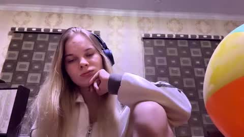 Snapshot of vaniasaisa chatting on November 2025 12:26:01 PM Saisa online show from November 2025 12:26:01 PM