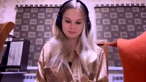 Snapshot of vaniasaisa chatting on November 2025 12:56:01 PM Saisa online show from November 2025 12:56:01 PM