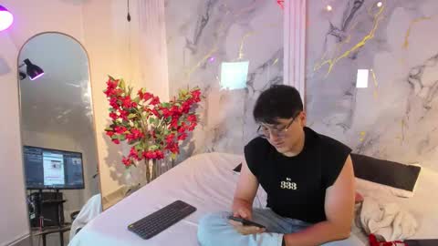 vanilla_hot_ online show from December 2025 07:34:02 PM