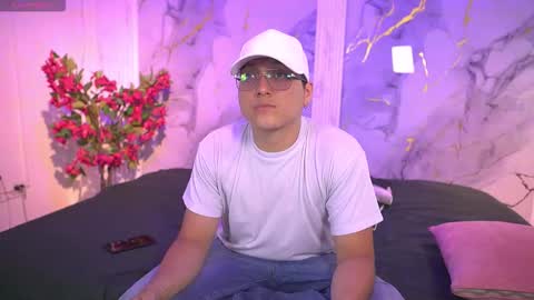 vanilla_hot_ online show from December 2025 07:29:02 PM