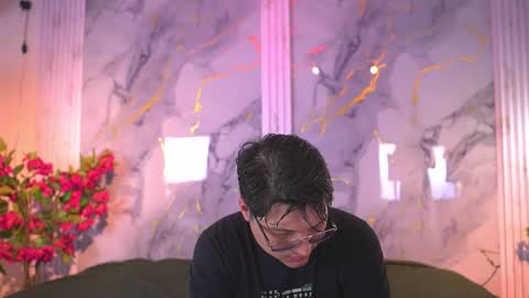 vanilla_hot_ online show from December 2025 07:30:02 PM