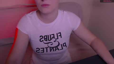 Mia online show from December 2025 07:57:02 AM