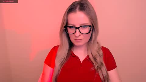 Mia online show from March 2026 07:08:02 PM