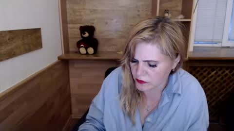 Snapshot of vanillaloveli chatting on June 2026 05:52:01 PM vanillaloveli online show from June 2026 05:52:01 PM