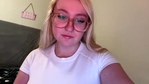 Snapshot of vanillapuddingpie chatting on January 2025 11:45:02 PM vanillapuddingpie online show from January 2025 11:45:02 PM