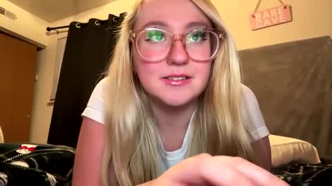 Snapshot of vanillapuddingpie chatting on January 2025 02:46:02 AM vanillapuddingpie online show from January 2025 02:46:02 AM