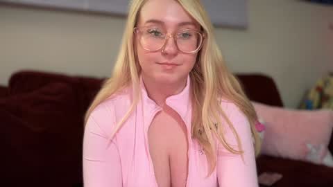 Snapshot of vanillapuddingpie chatting on February 2025 03:44:01 AM vanillapuddingpie online show from February 2025 03:44:01 AM