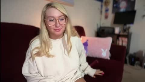 Snapshot of vanillapuddingpie chatting on March 2025 03:28:02 AM vanillapuddingpie online show from March 2025 03:28:02 AM