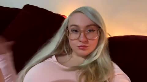 Snapshot of vanillapuddingpie chatting on November 2025 03:23:01 AM vanillapuddingpie online show from November 2025 03:23:01 AM