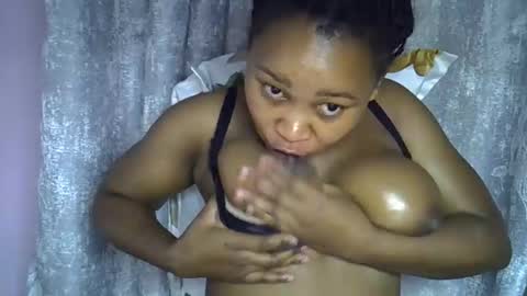 Snapshot of vanillavenus chatting on April 2026 11:02:01 PM vanillavenus online show from April 2026 11:02:01 PM