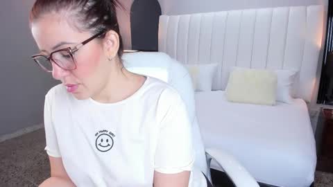 Karine online show from September 2025 11:48:01 AM