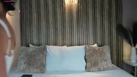 V A N N E S A   online show from October 2025 11:58:02 AM