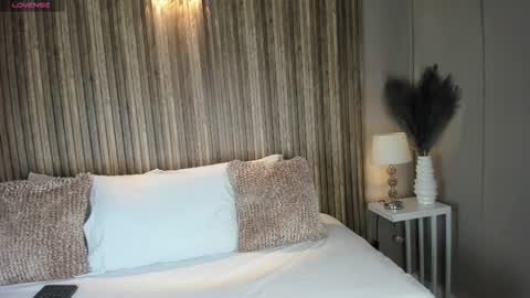 V A N N E S A   online show from November 2025 11:32:01 AM