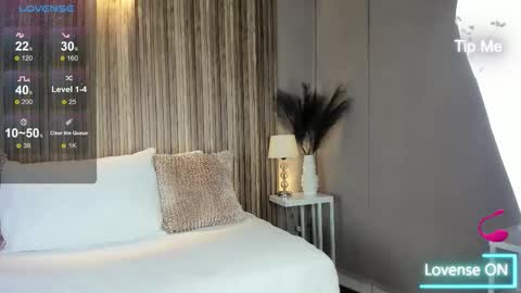 V A N N E S A   online show from November 2025 11:36:02 AM