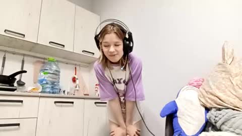 Snapshot of vannessablumer chatting on September 2025 12:31:02 PM Viola online show from September 2025 12:31:02 PM