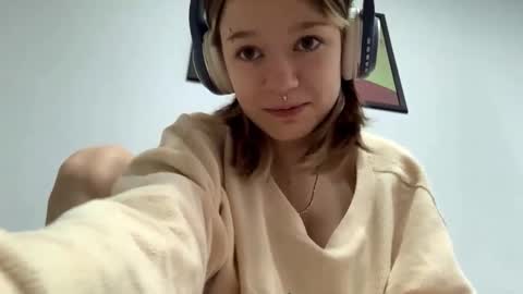 Snapshot of vannessablumer chatting on September 2025 09:36:02 AM Viola online show from September 2025 09:36:02 AM