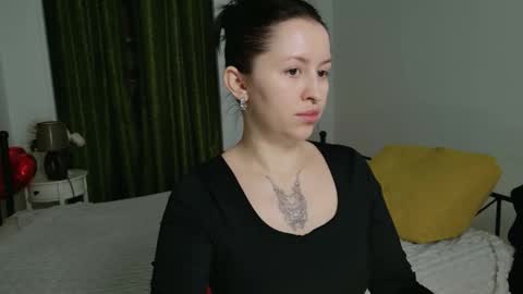 Snapshot of vaolietkat chatting on April 2026 05:49:01 AM vaolietkat online show from April 2026 05:49:01 AM