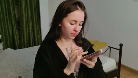 Snapshot of vaolietkat chatting on April 2026 12:43:01 PM vaolietkat online show from April 2026 12:43:01 PM