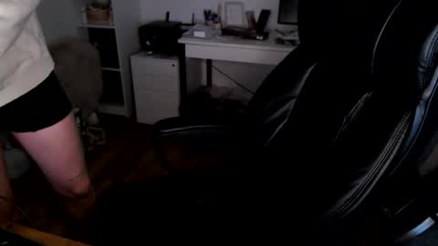 Snapshot of vaslo08 chatting on April 2026 05:43:01 PM Vaslo online show from April 2026 05:43:01 PM