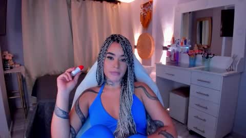 Snapshot of vayolett_bass chatting on March 2026 07:17:01 PM Vayolett Bass online show from March 2026 07:17:01 PM